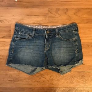 Denim short cut-offs
